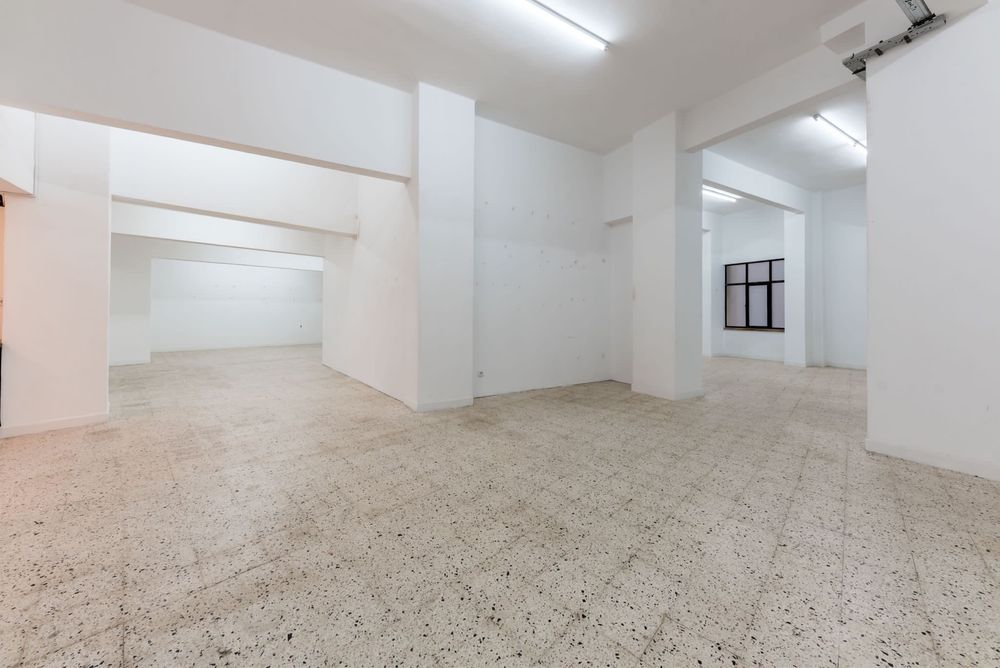 Armazém 290m2 - Sacavém