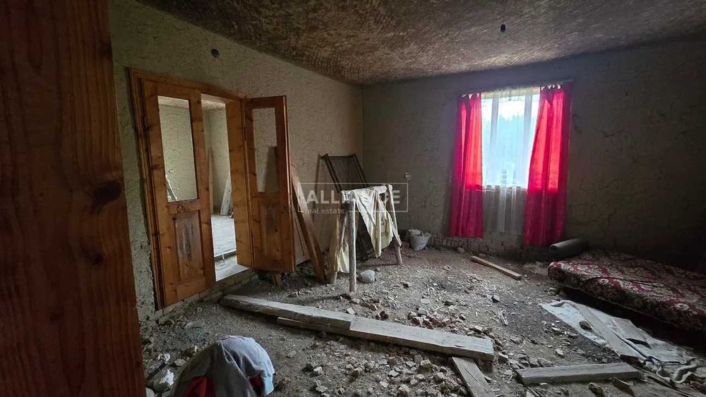 Продам будинок з земельною ділянкою 25 сот під Будівництво