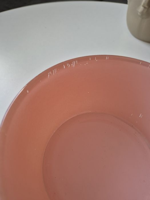 Różowa szklana osłonka doniczka na kwiaty używana