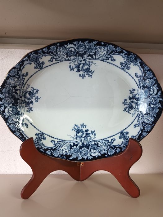 Linda travessa em porcelana inglesa