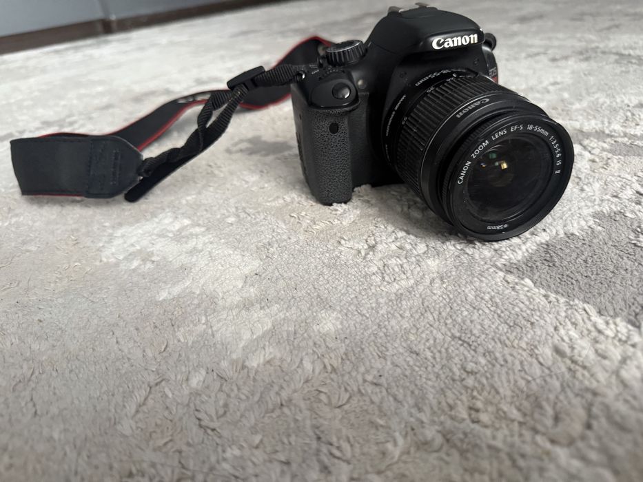 Дзеркальний фотоапарат Canon EOS 550D — ідеальний для фото та відео