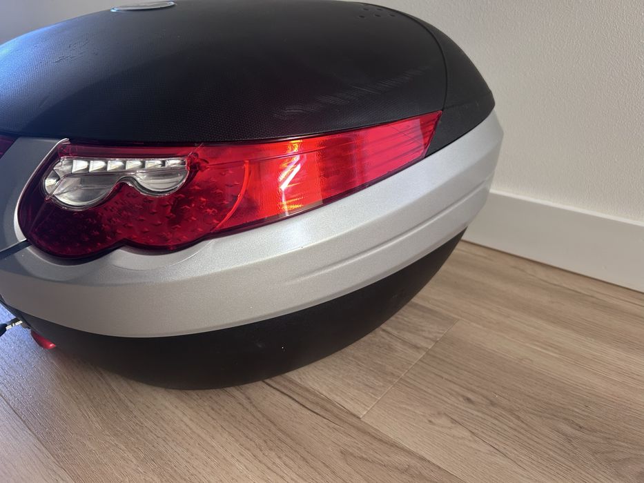 Givi Maxia 55L + base