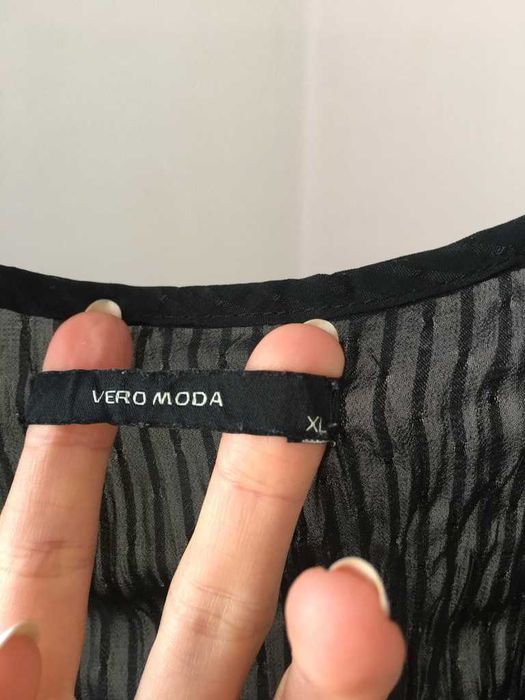 Czarna elegancka bluzka Vero Moda 42