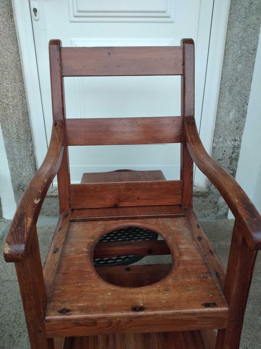 Cadeirão antigo para restauro