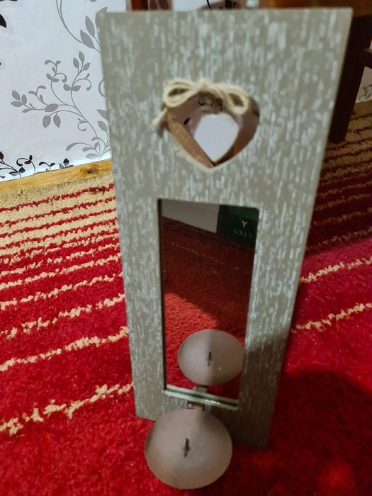 Зеркало с подсвечником