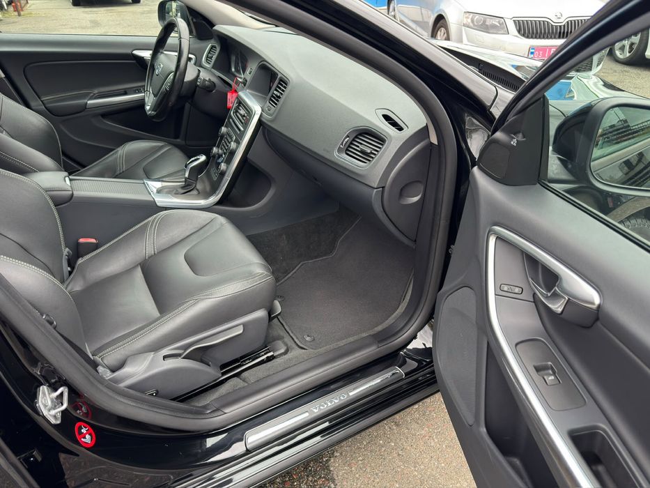 VOLVO V60 RESTYLING D4 2.0 Diesel 190 к.с. 8-ст. автомат
