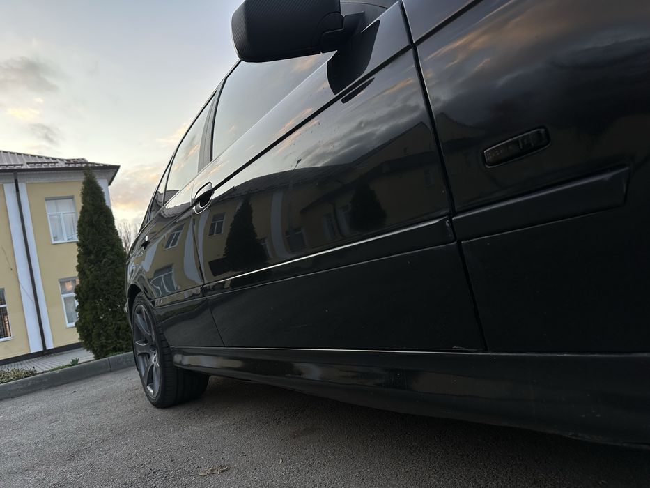 Черная BMW E39 ГАЗ Бензин