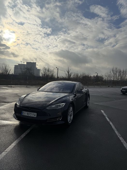 Тесла модел с 85кв перфоменс
