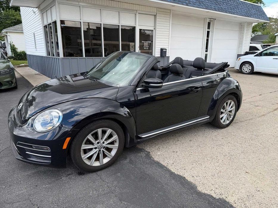 Volkswagen Beetle Dune Convertible      2017