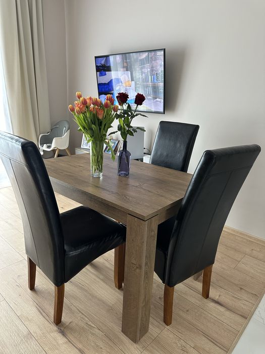 Stół z 4 krzeslami