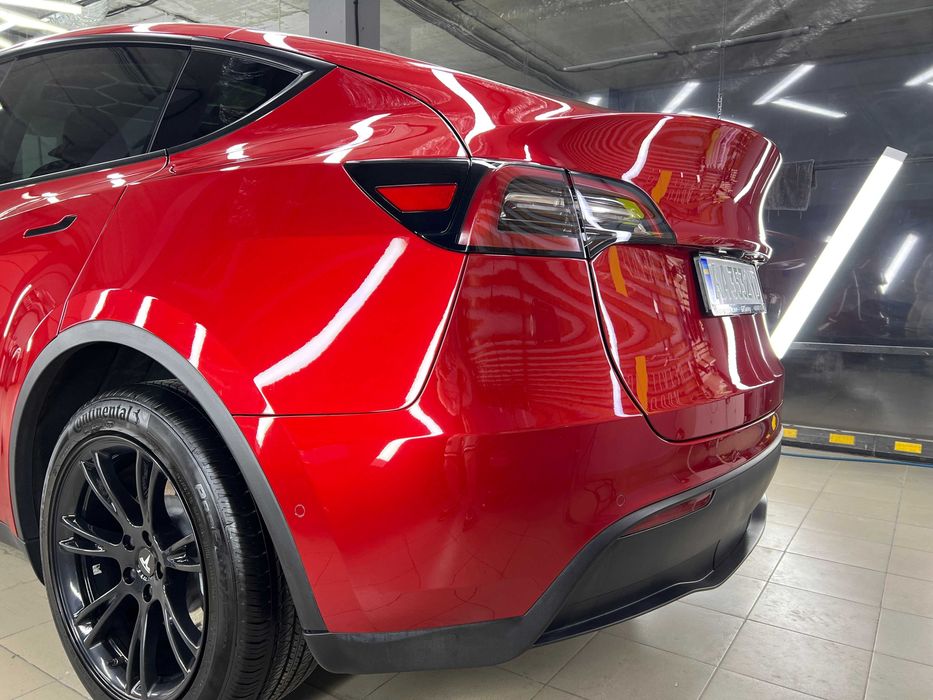 Tesla model Y 2022 року long range, повний комплект, дотяжки дверей