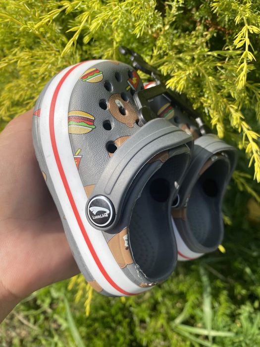 Дитячі шльопанці нові.