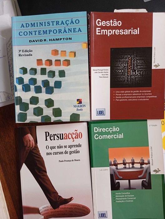 Vendo livros técnicos Novos ou quase novos. Cada um 10 euros.