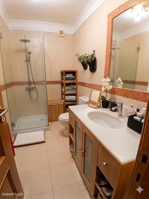 Apartamento T3 com varanda em Carcavelos
