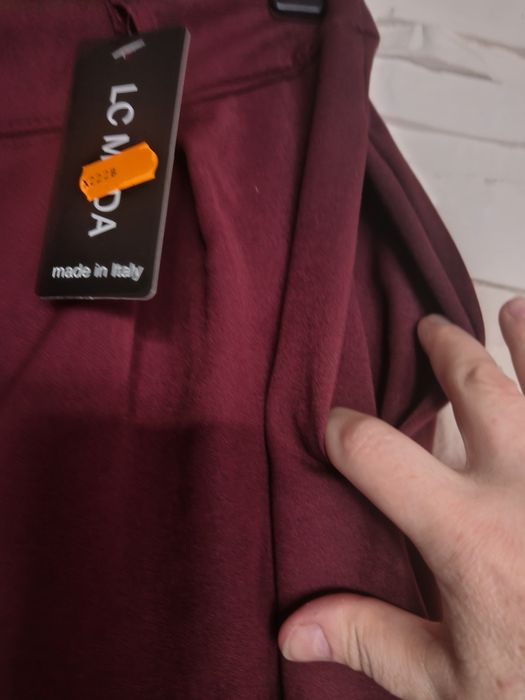 Piękne nowe szerokie spodnie z kieszeniami