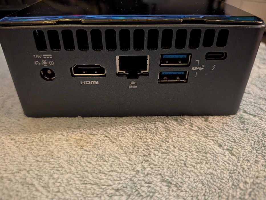 Міні ПК Intel NUC8BEH i5-8259U/16Gb RAM/SSD 512+240Gb/Win 11 Pro