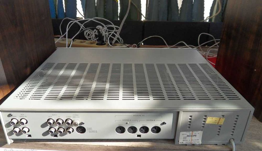 Бельгийский интегральный усилитель PHILPS F4211