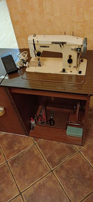 Maszyna do szycia elektryczna