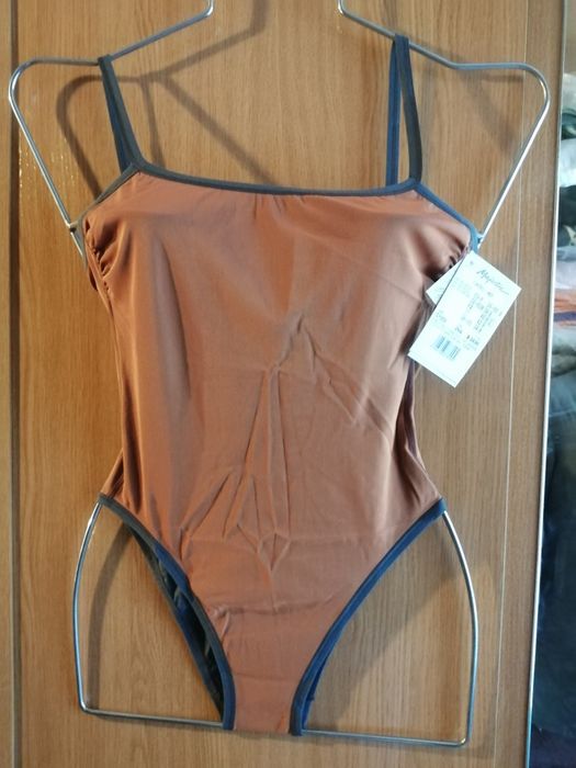 Bikinis E fatos de banho