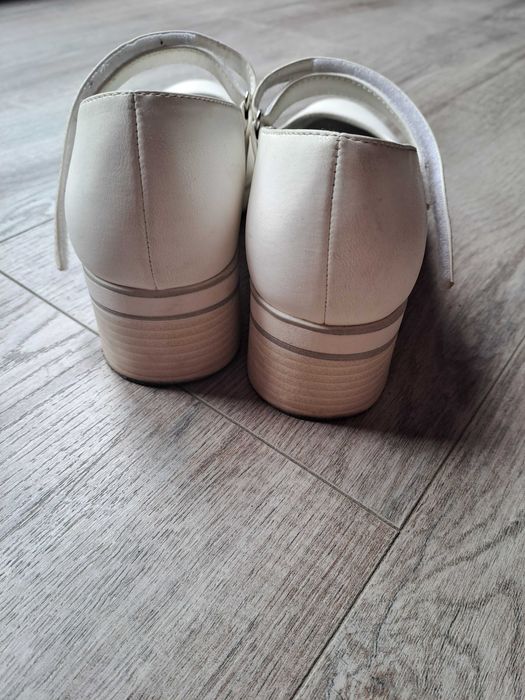 Buty dziewczęce 36 komunijne biale