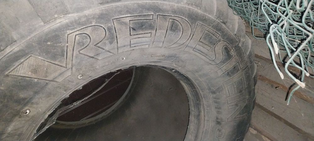 Opona 710/45-22.5 vedestein