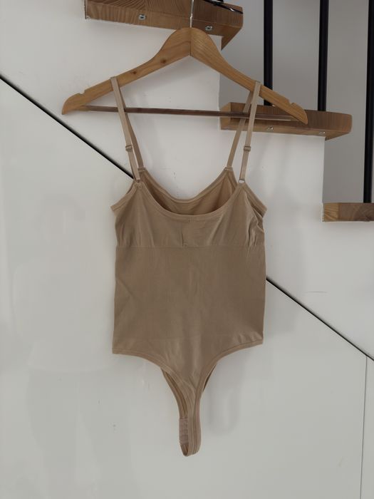 Modelujace, wyszczuplajace body, zapinane na haftki, rozm, L, 40