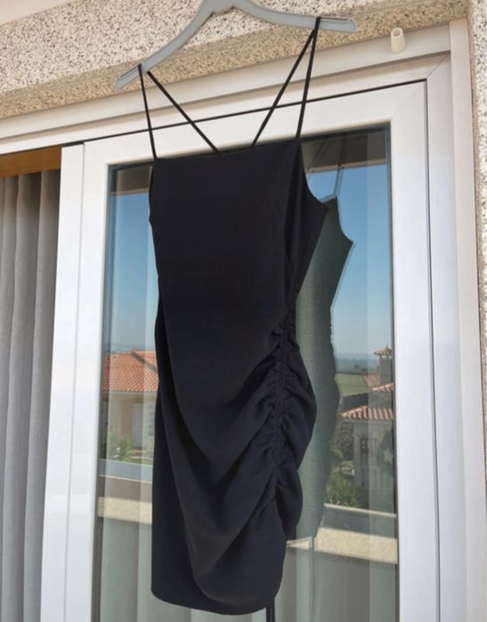 Vestido preto justo ZARA