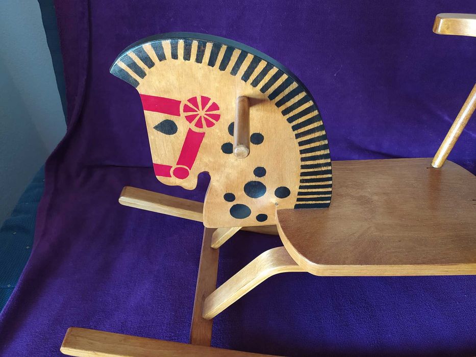 Cavalinho de madeira para brincar criança