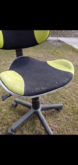 Продам дешево крісло