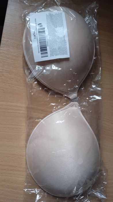 Бюст без брителів, С