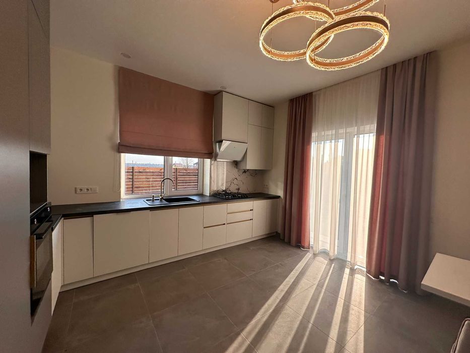 Стильрний таунхаус, новий ремонт, ніхто не жив