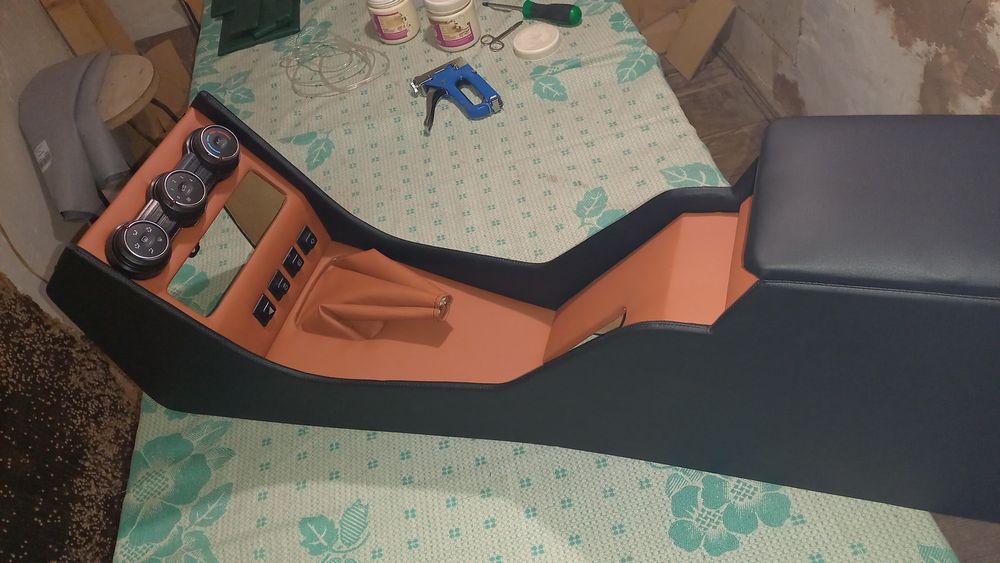 Консоль бар подлокотник на ваз 2107: 1 600 грн. - Торпедо, консоль ...