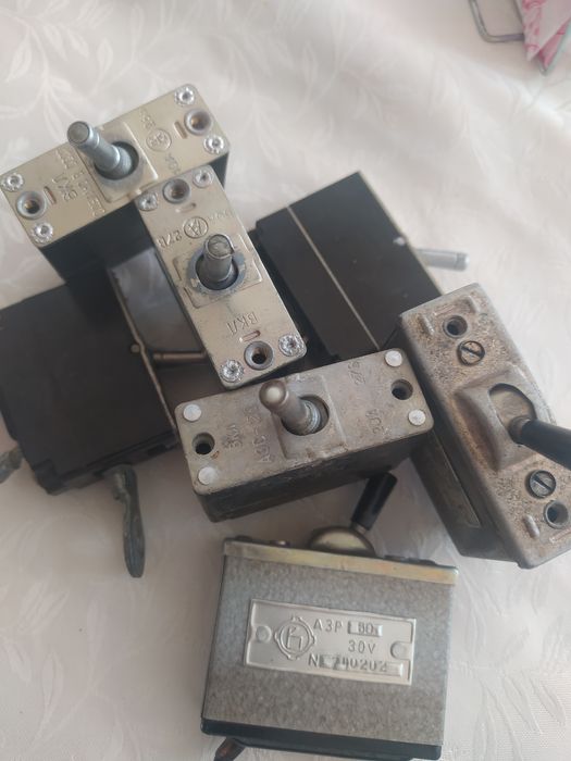 Кнопки та автомати