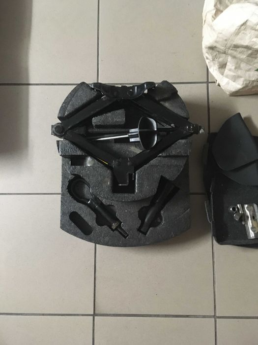 FORD MONDEO MK4 WKŁAD bagażnika koła zapasowego  styropian stan bdb
