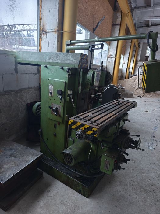 Продам верстат фрезерний