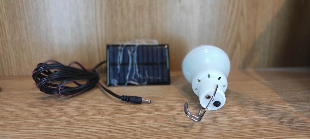 Лампа, сонячна батарея, акумулятор, аккамулятор