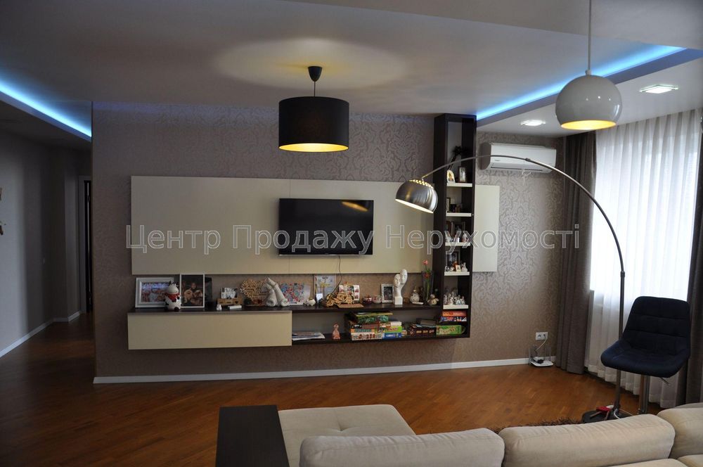 Центр Продажу Нерухомості продає 3 квартиру