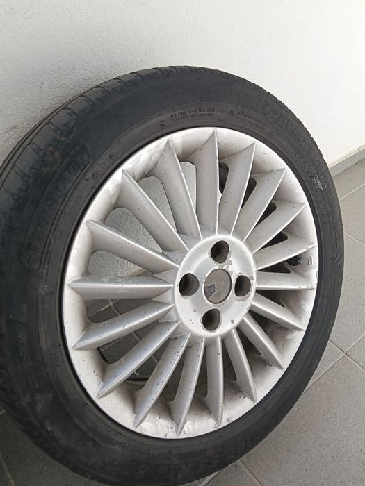Pneus Usados com jantes e parafusos 195/55R16