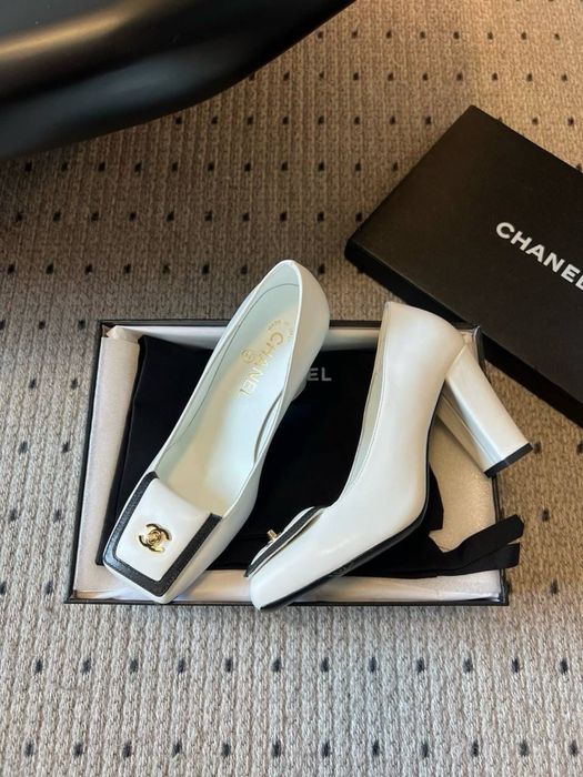 Buty na obcasie Chanel