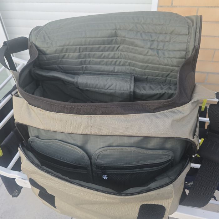 Bolsa Cranmpler  para material fotografico com 9 compartimentos