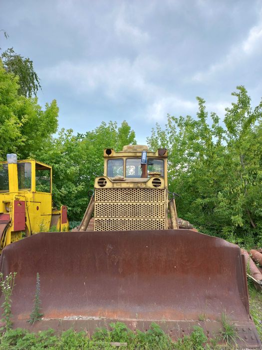 Каток дорожній вібраційний Stavostroj VSH100, Грейдер ДЗ-122Т