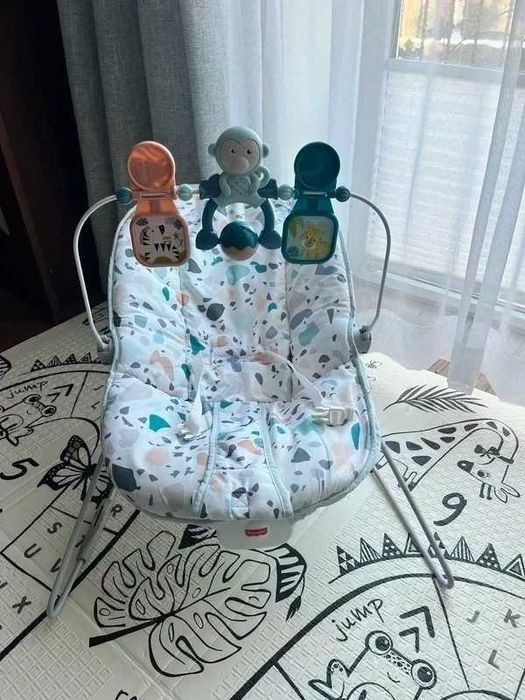 Leżaczek bujaczek dla niemowląt z wibracjami Fisher Price GWD38