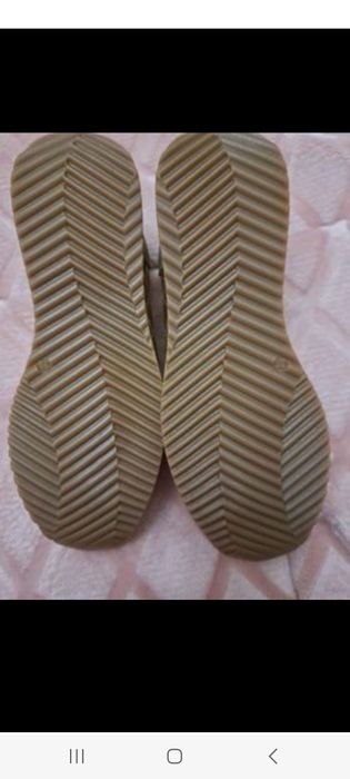 Vendo ténis dourados