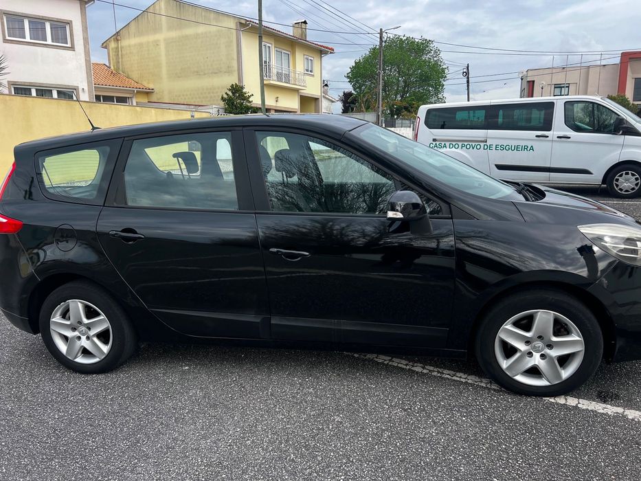 Renault Scenic Gasóleo 7 Lugares foto 2