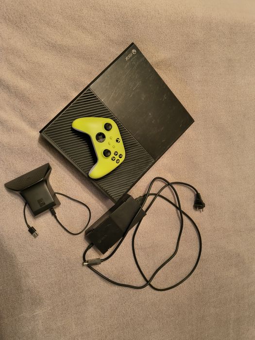 Xbox One 500 gb + геймпад Xbox Series (новий, акумулятор)+ акаунт з іграми