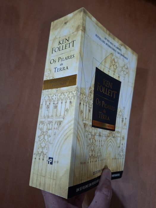 Os Pilares da Terra " Ken Follet "