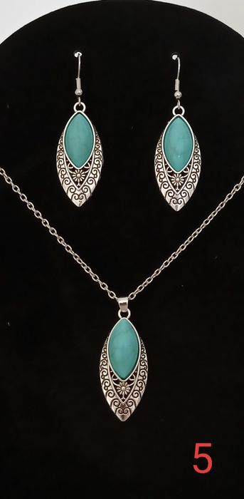 Conjuntos colares e brincos