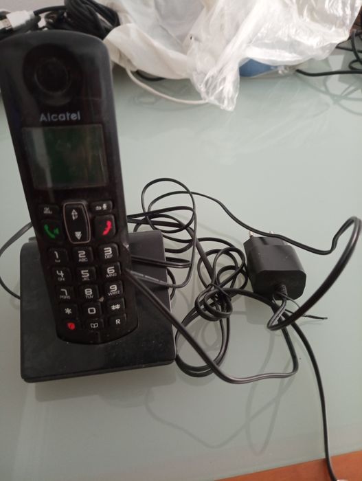 2 telefones sem fio - Motorola e Alcatel	usados