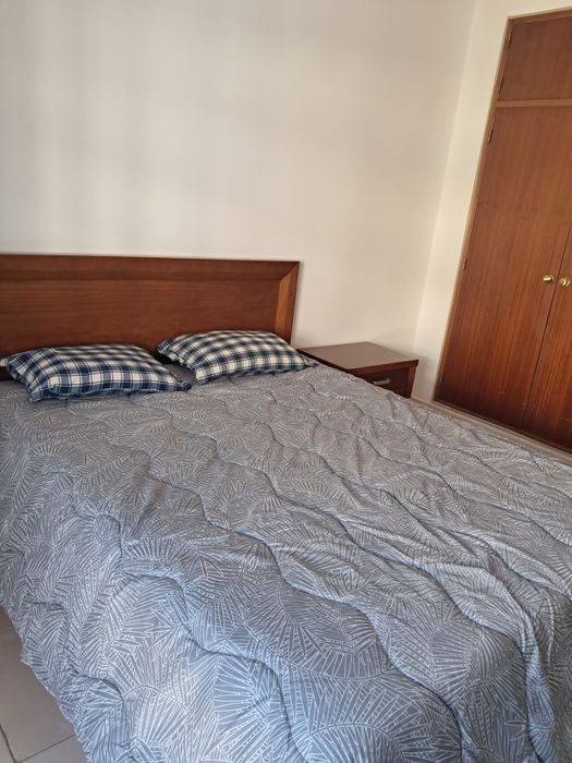 Vende-se cama de casal