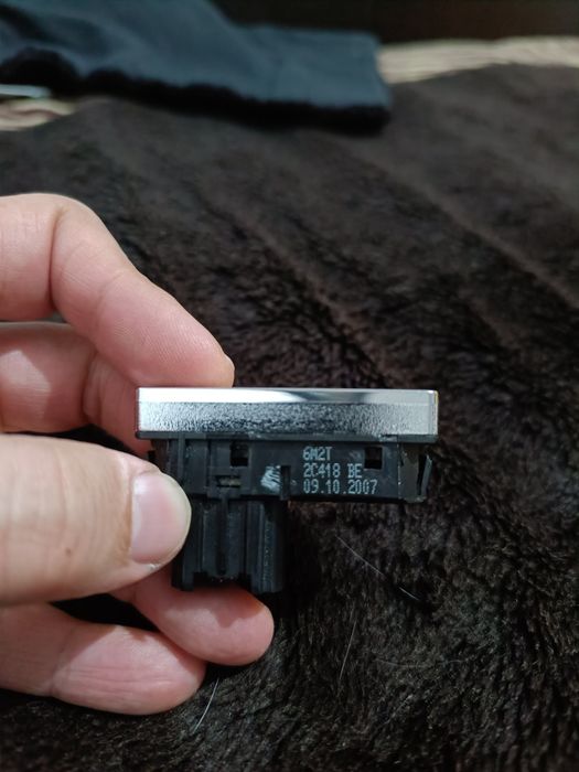 Botão de controlo de tração  FORD S-MAX (WA6) | 06 - 14
FORD S-MAX (WA